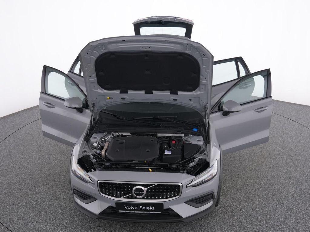 Volvo V60 Cross Country 2023