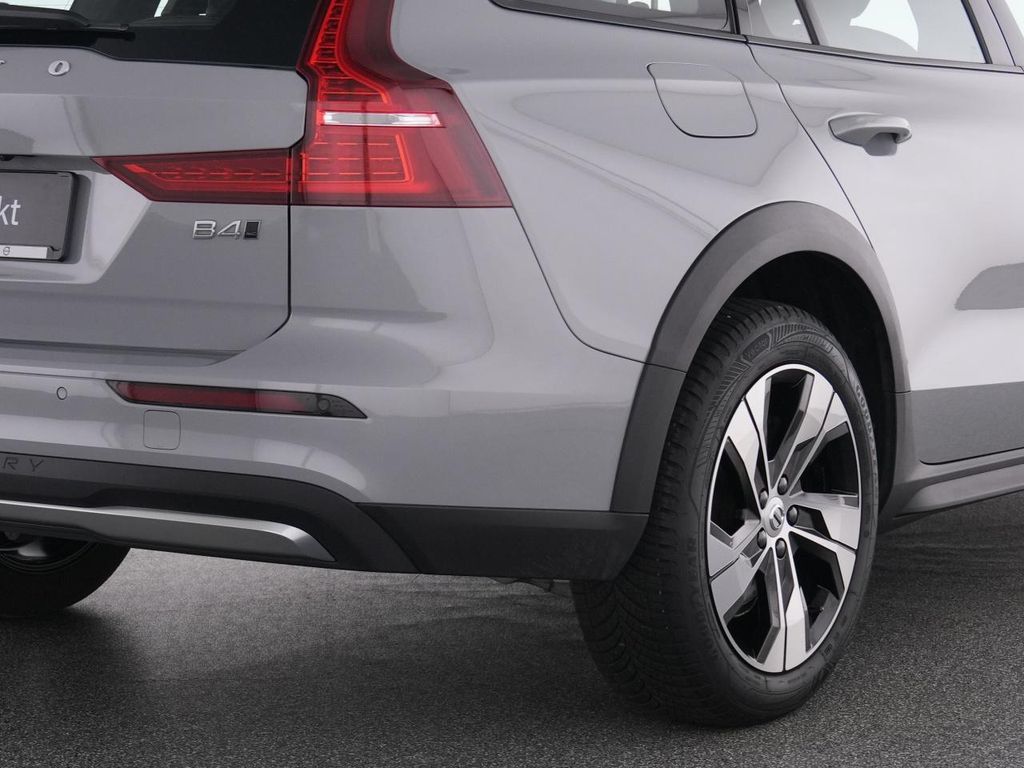 Volvo V60 Cross Country 2023