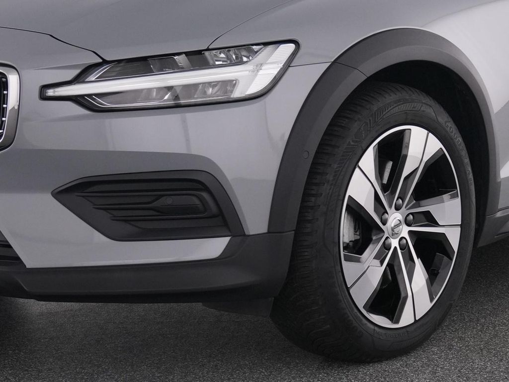 Volvo V60 Cross Country 2023