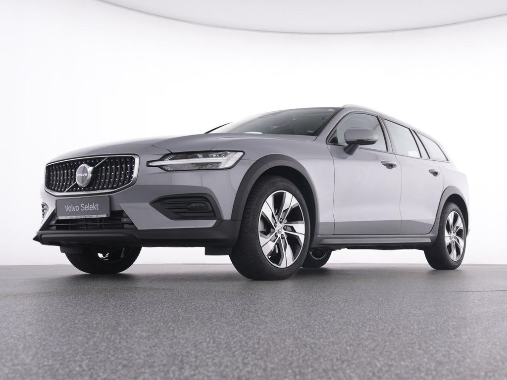 Volvo V60 Cross Country 2023