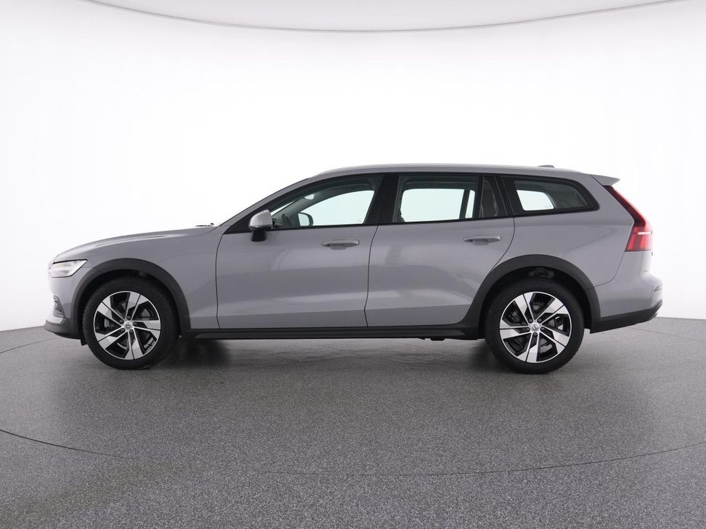 Volvo V60 Cross Country 2023