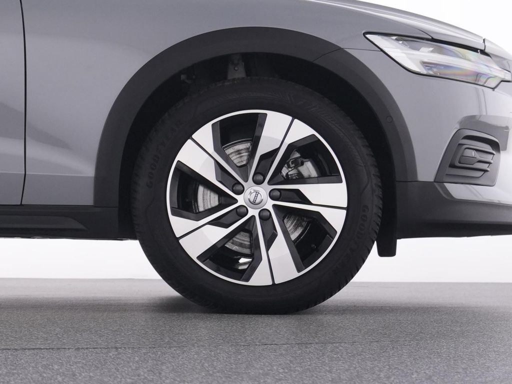 Volvo V60 Cross Country 2023