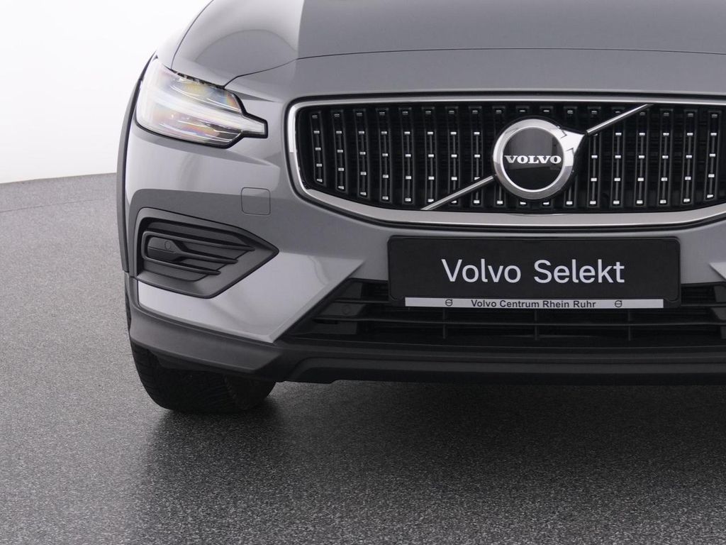 Volvo V60 Cross Country 2023