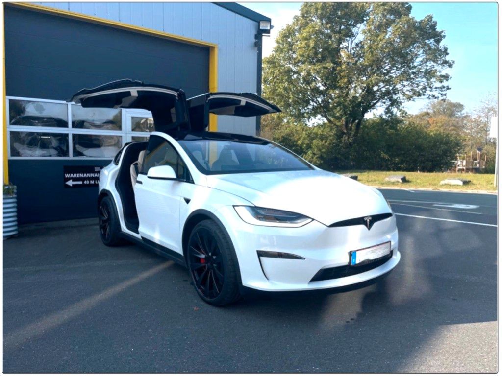 Tesla Model X 2024
