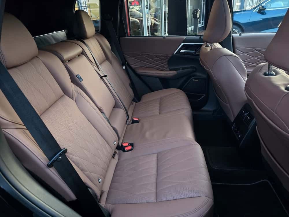 Mitsubishi Plug-in Hybrid Outlander 2025