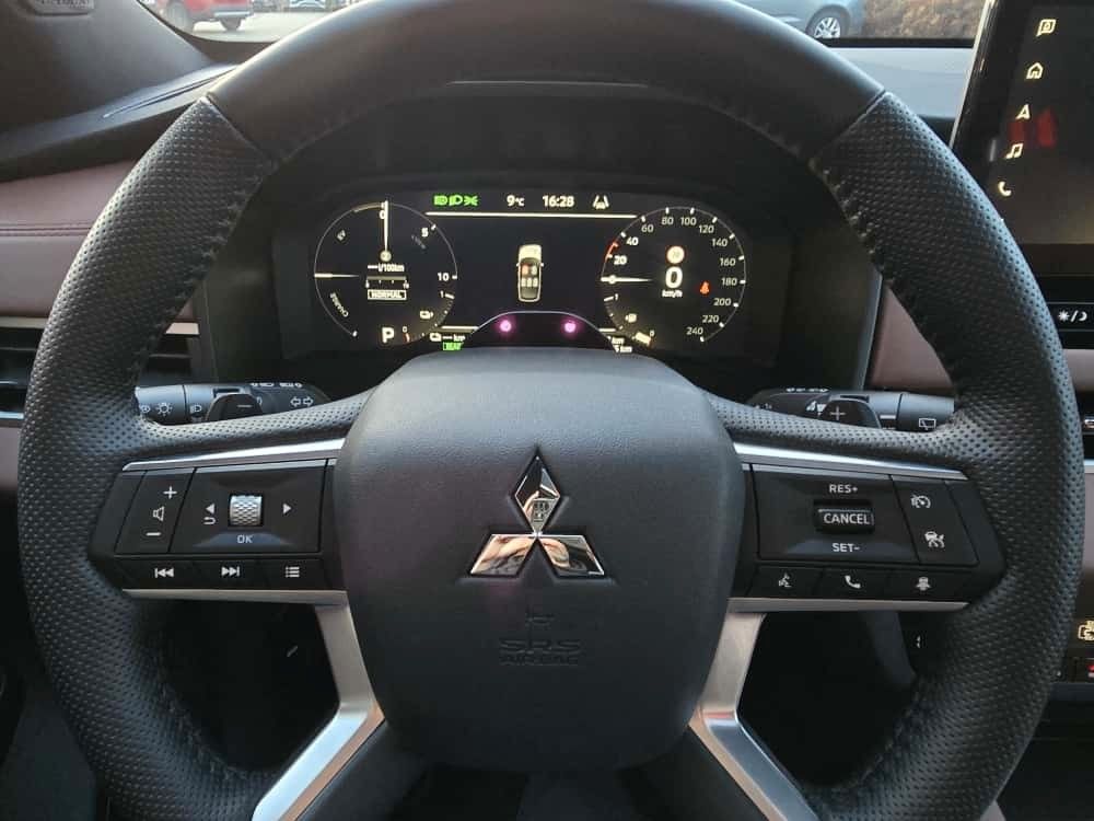 Mitsubishi Plug-in Hybrid Outlander 2025