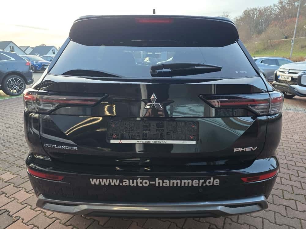Mitsubishi Plug-in Hybrid Outlander 2025