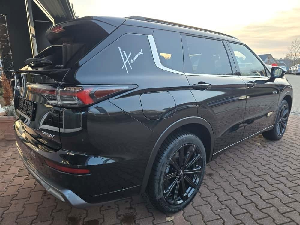 Mitsubishi Plug-in Hybrid Outlander 2025