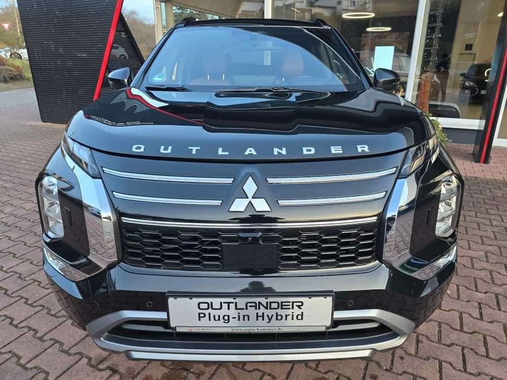 Mitsubishi Plug-in Hybrid Outlander 2025