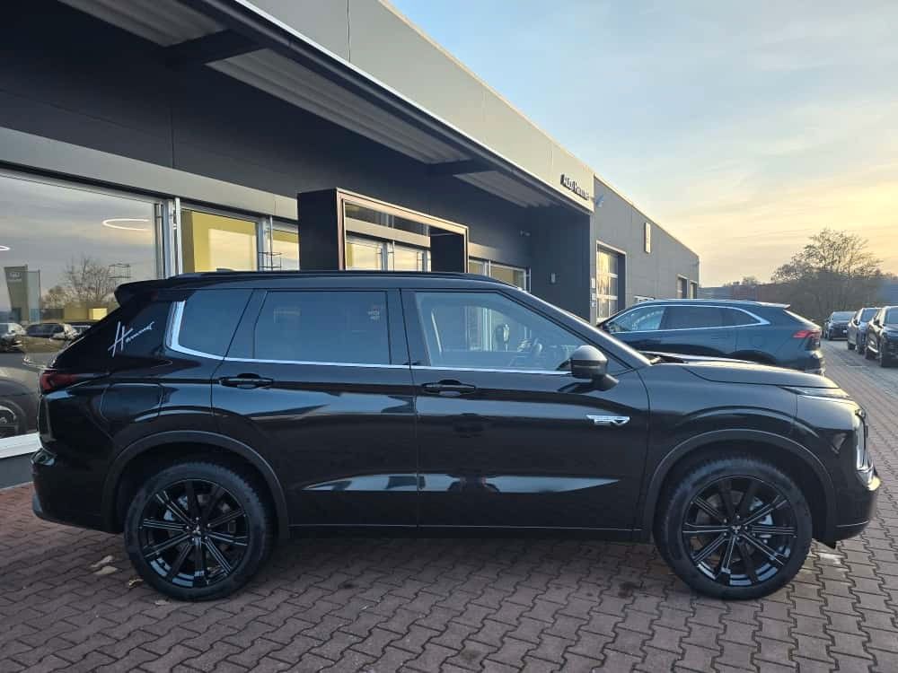 Mitsubishi Plug-in Hybrid Outlander 2025