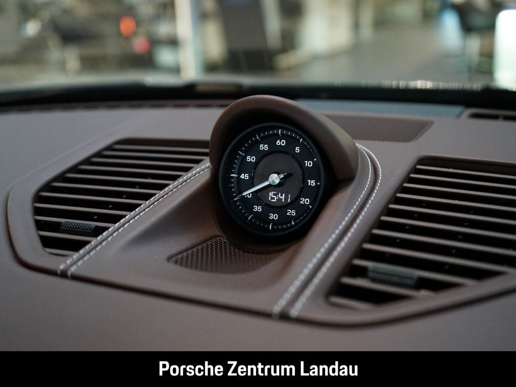 Porsche 992 2025