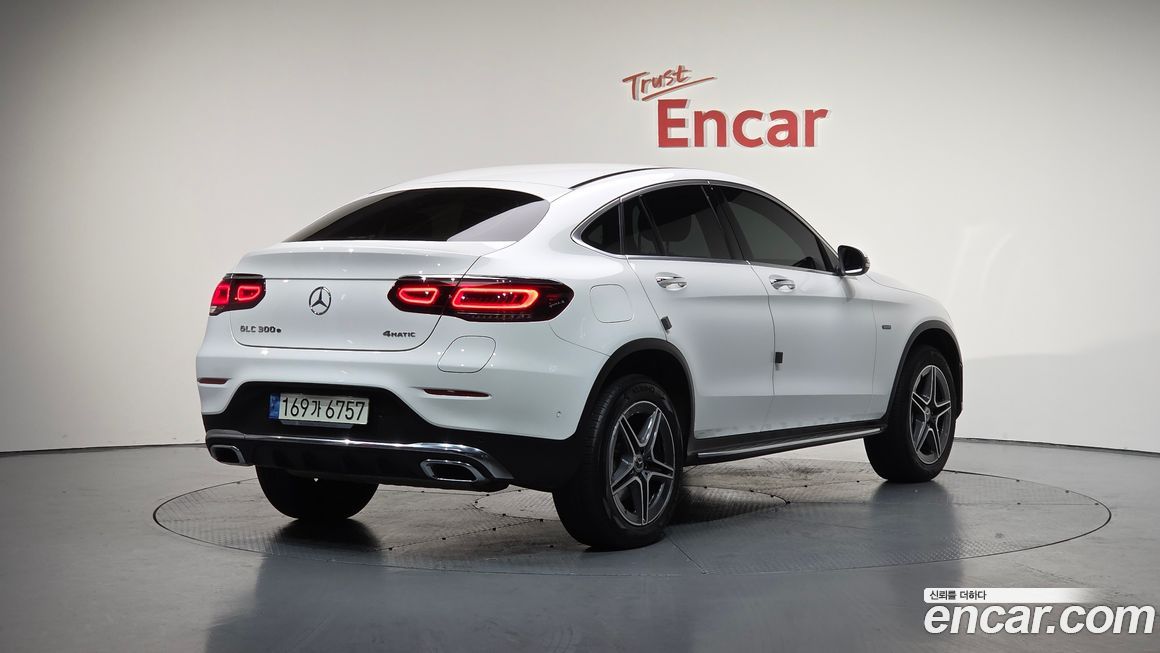 Mercedes-Benz GLC-Class 2021