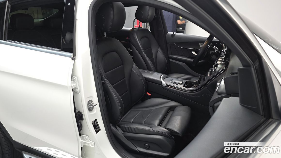 Mercedes-Benz GLC-Class 2021