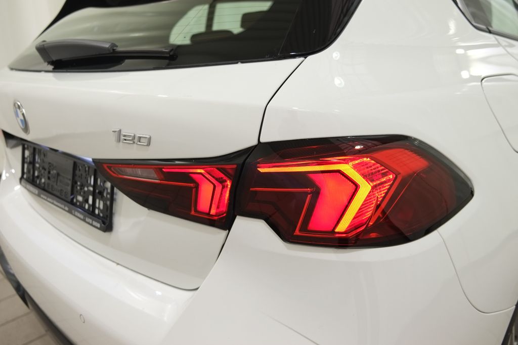 BMW 120 2024