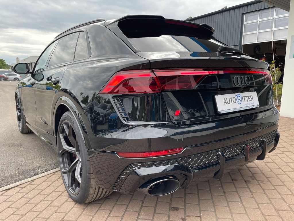 Audi RSQ8