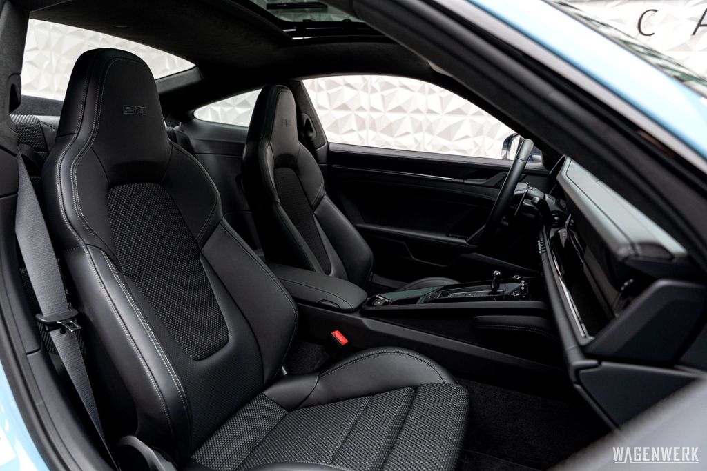 Porsche 992 2025