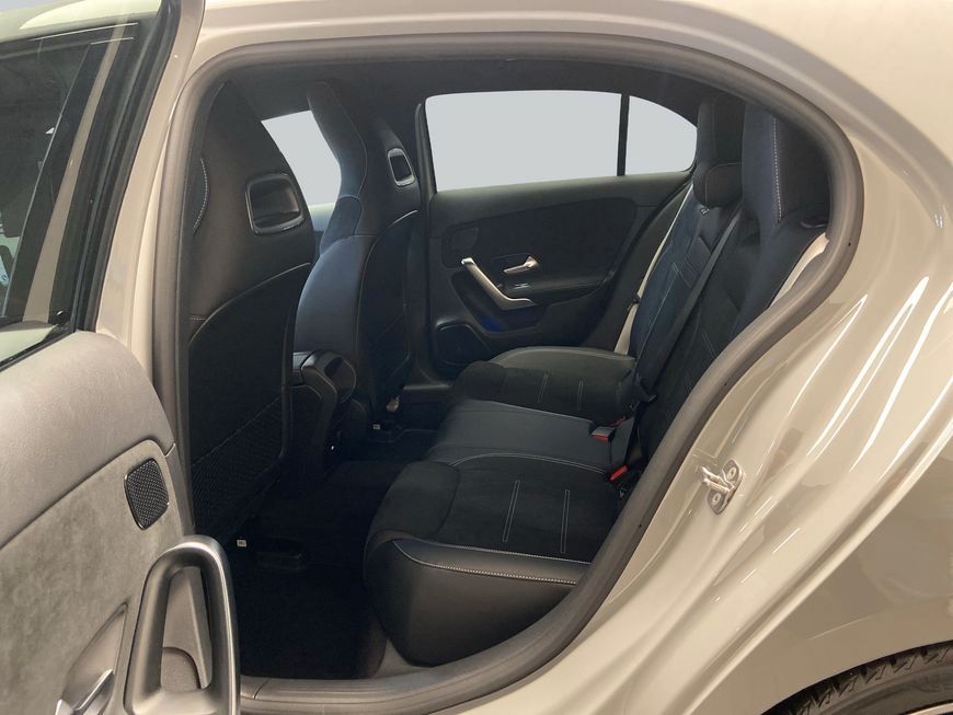 Mercedes-Benz A 180 2025