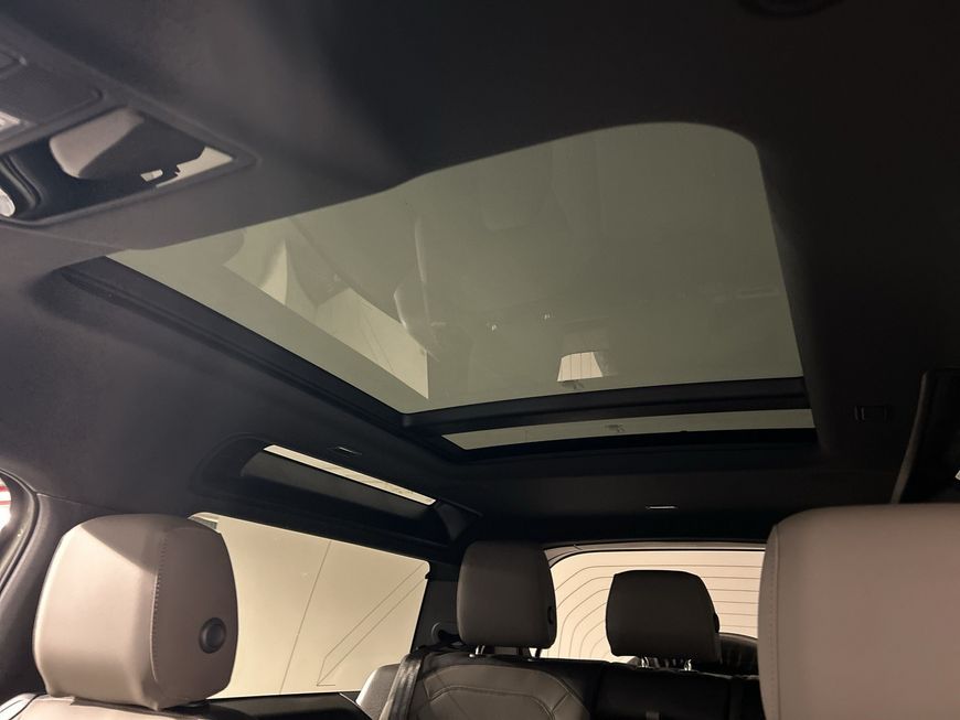 Land Rover Defender 2025