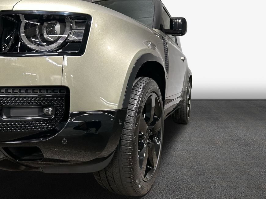 Land Rover Defender 2025