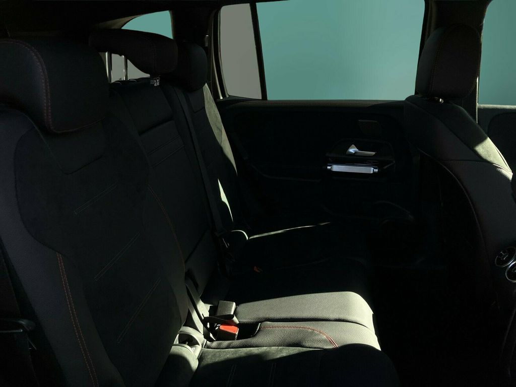 Mercedes-Benz GLB 220 2025