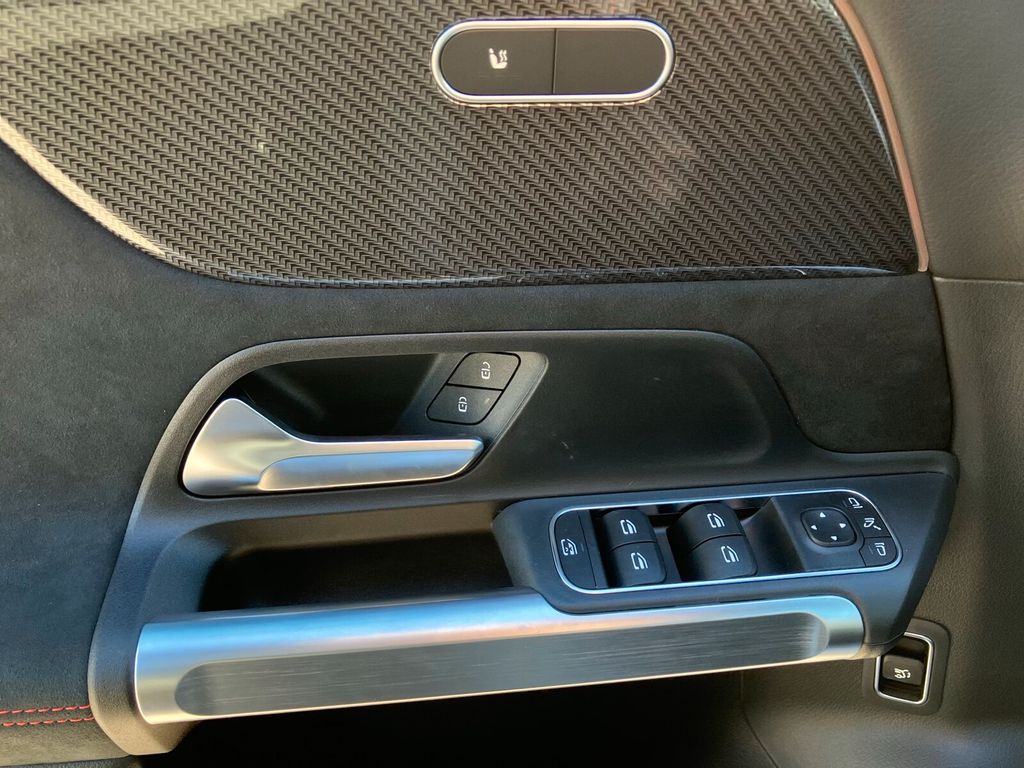 Mercedes-Benz GLB 220 2025