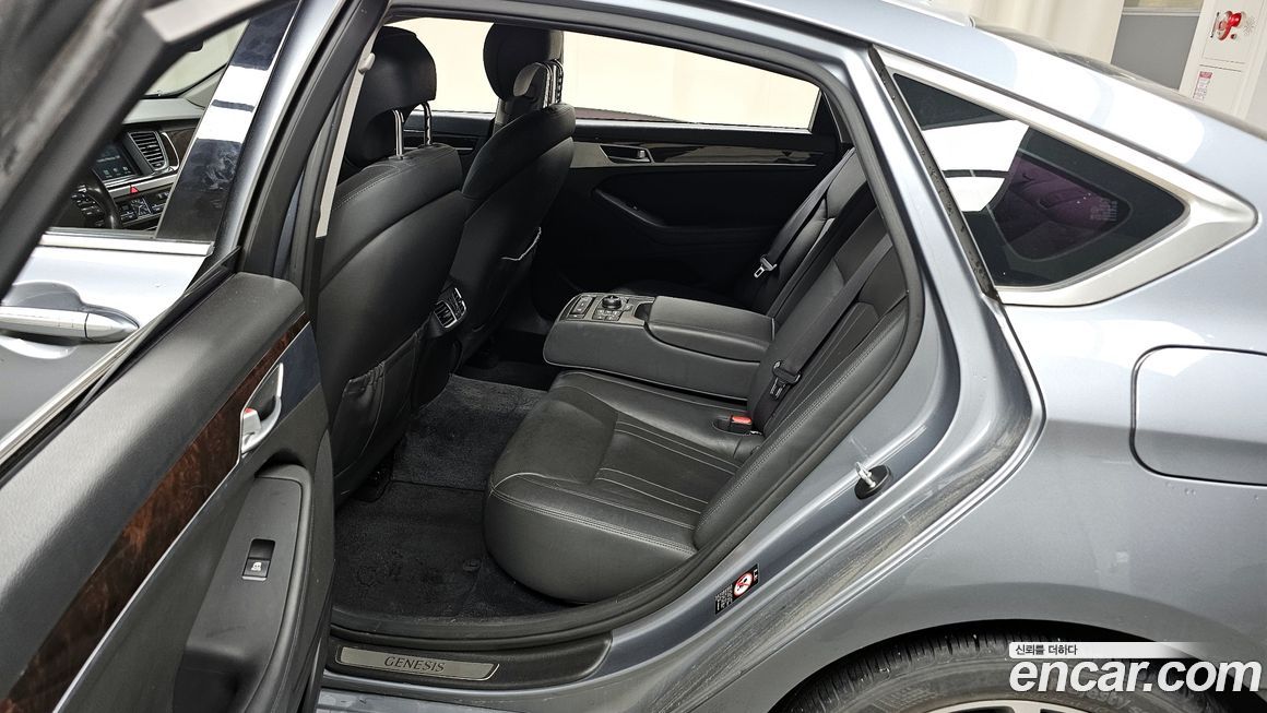 Hyundai Genesis 2015