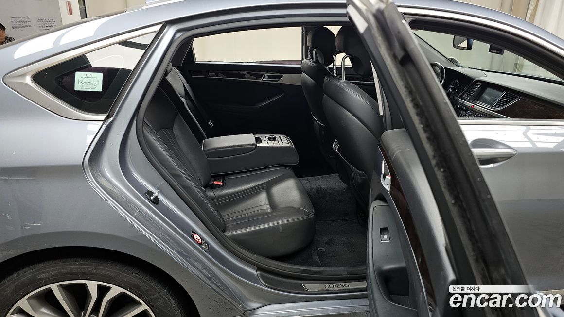 Hyundai Genesis 2015