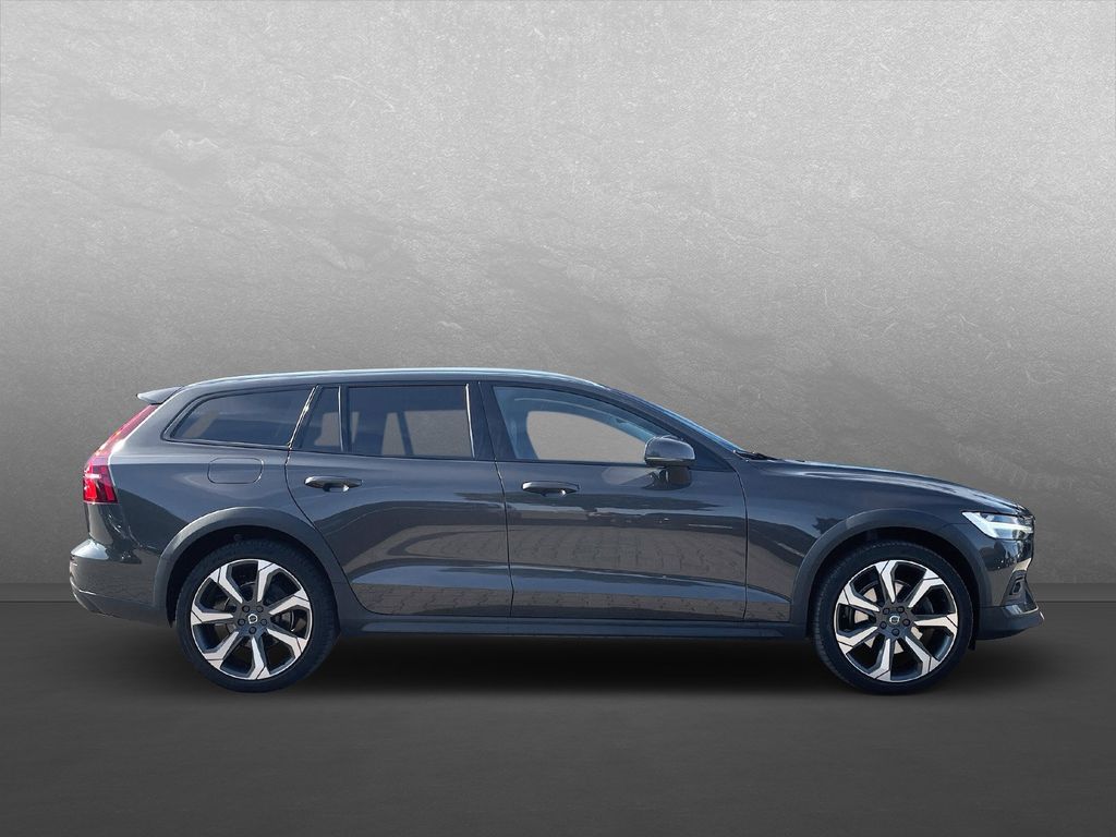Volvo V60 Cross Country 2022