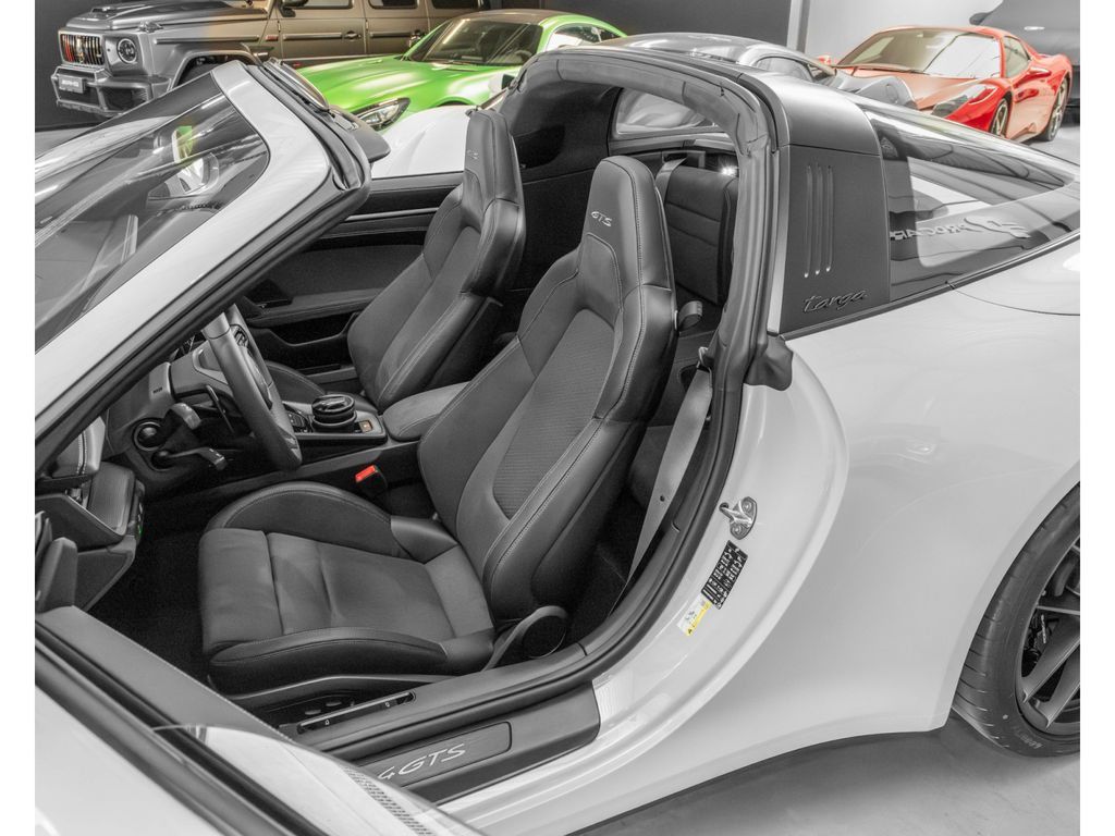Porsche 992 2025