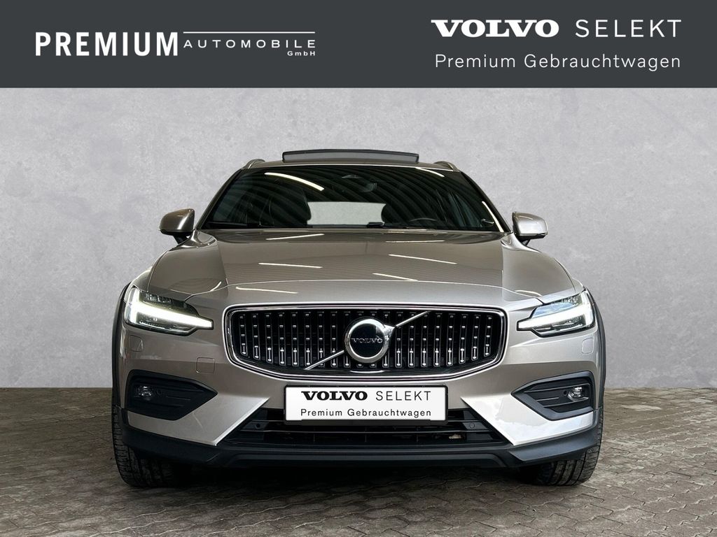 Volvo V60 Cross Country 2023