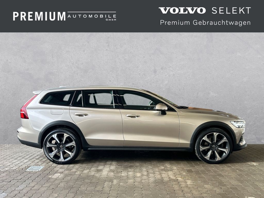 Volvo V60 Cross Country 2023