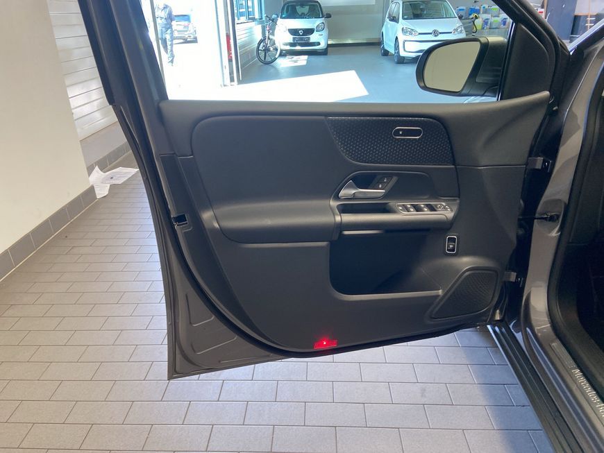 Mercedes-Benz B 180 2025