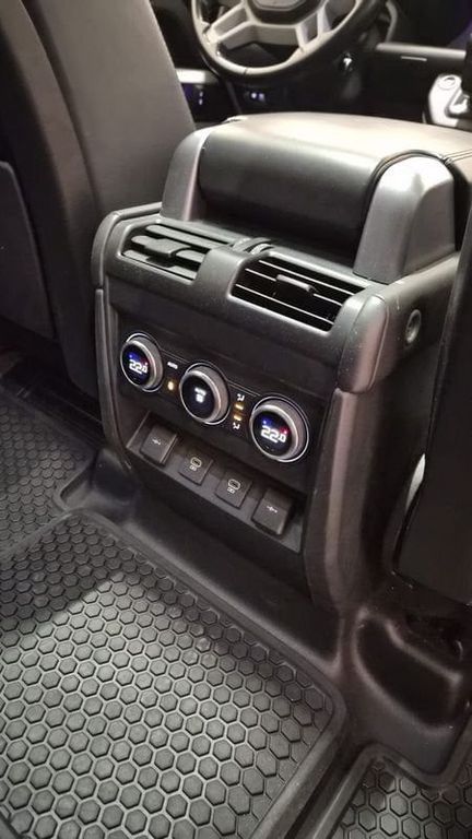 Land Rover Defender 2021