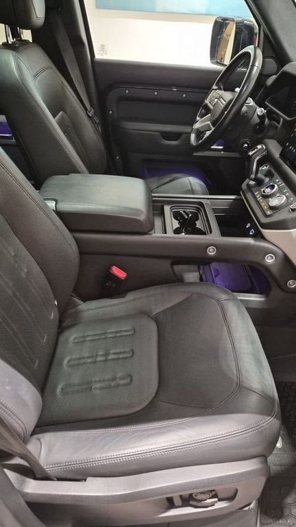 Land Rover Defender 2021