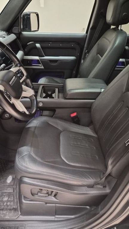 Land Rover Defender 2021