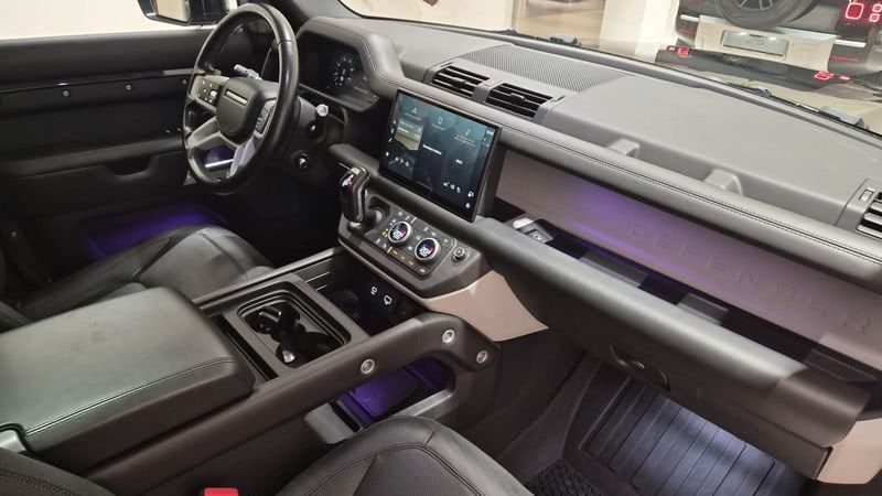 Land Rover Defender 2021