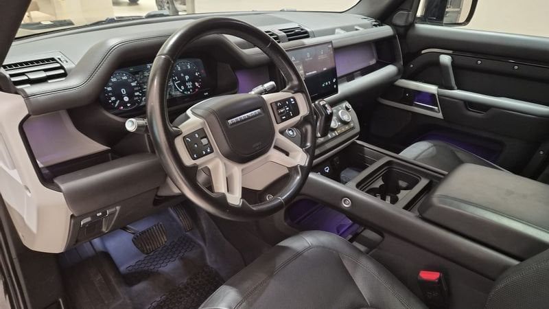 Land Rover Defender 2021