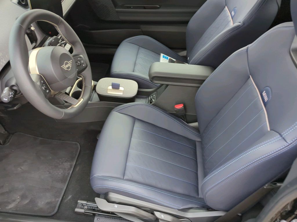 MINI Cooper Cabrio 2024