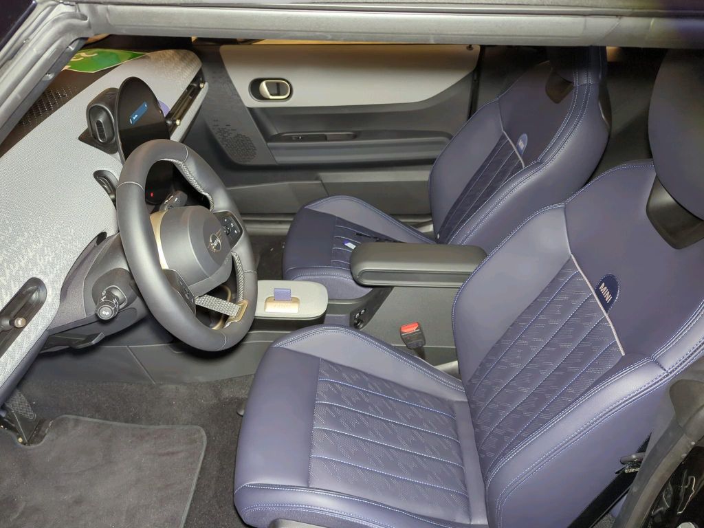 MINI Cooper Cabrio 2024