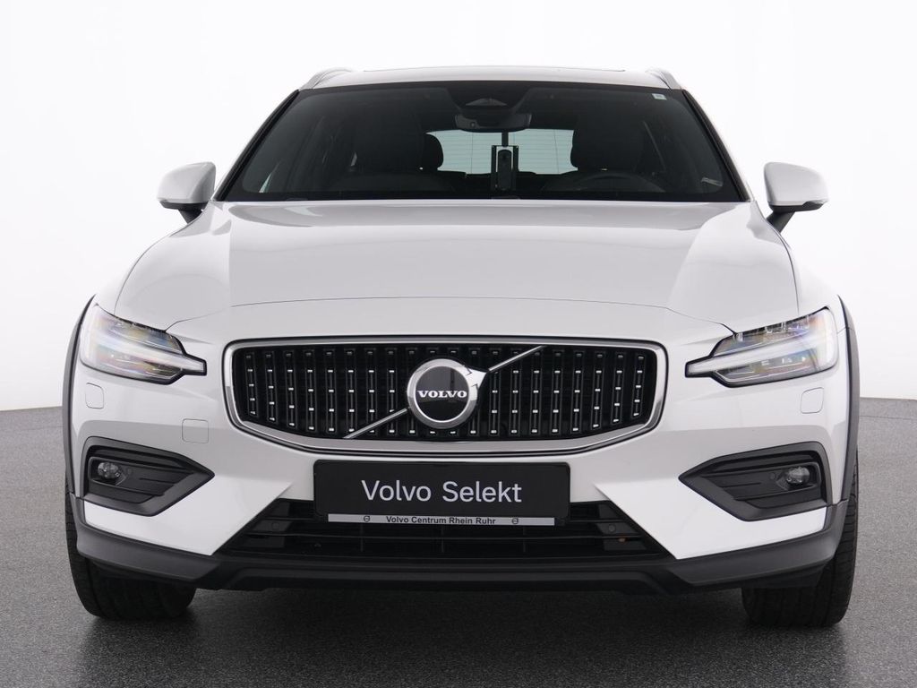 Volvo V60 Cross Country 2023