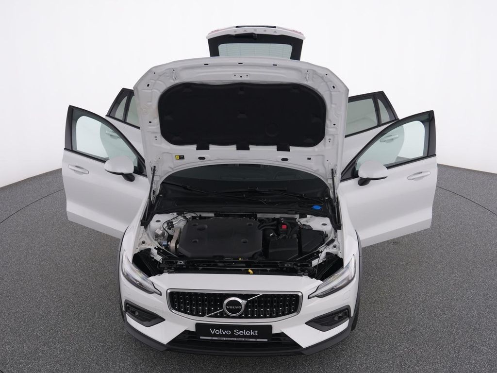 Volvo V60 Cross Country 2023