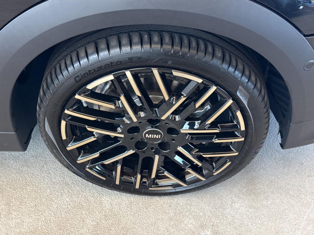 MINI Cooper Cabrio 2024