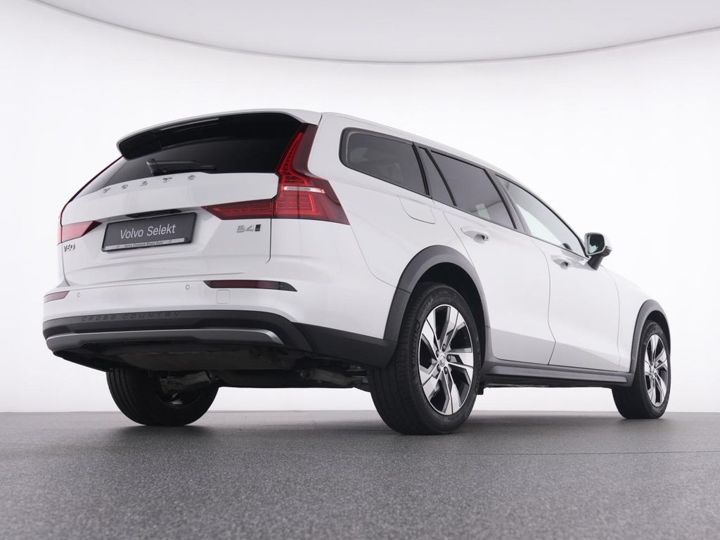 Volvo V60 Cross Country 2023