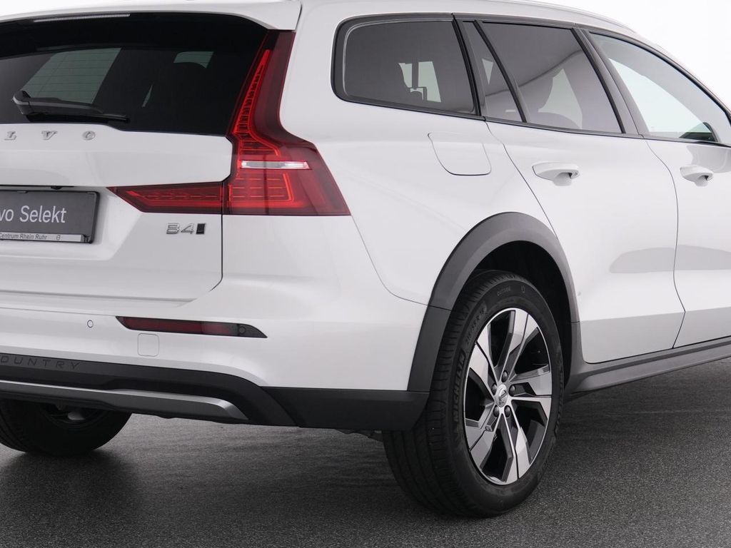Volvo V60 Cross Country 2023