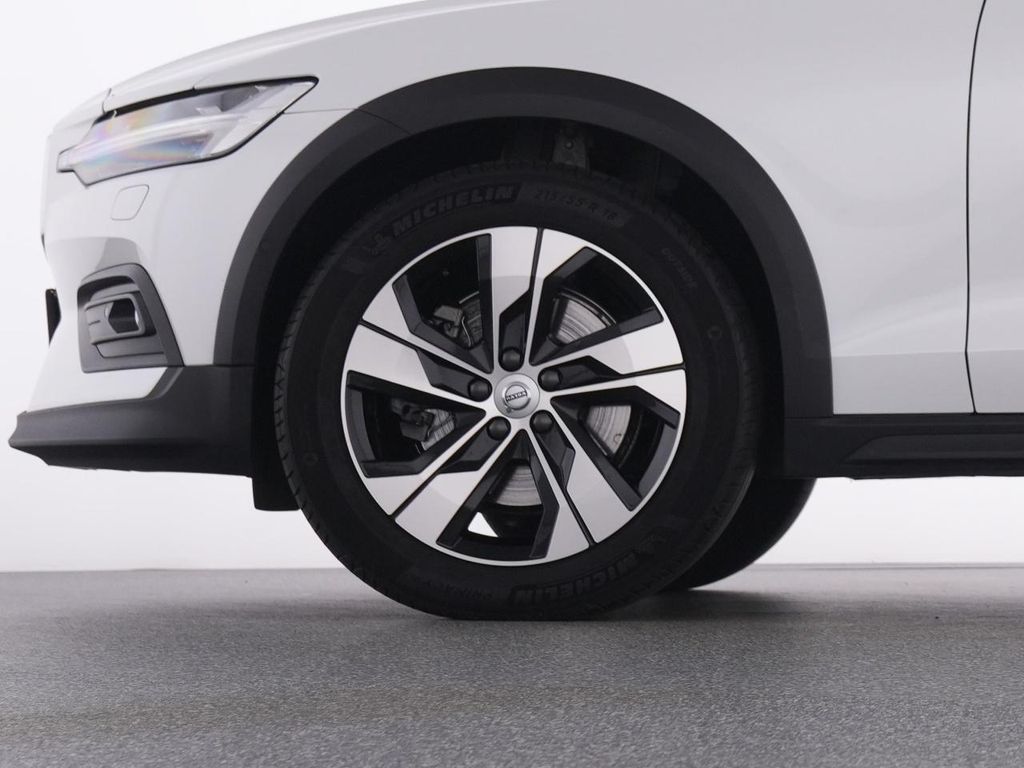 Volvo V60 Cross Country 2023