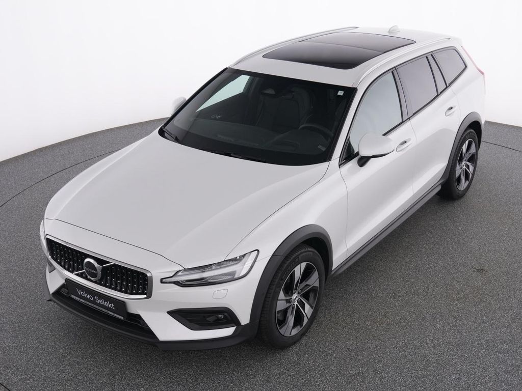 Volvo V60 Cross Country 2023
