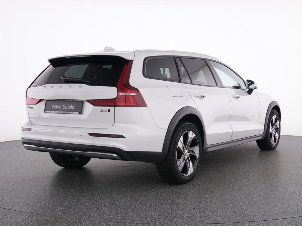 Volvo V60 Cross Country 2023