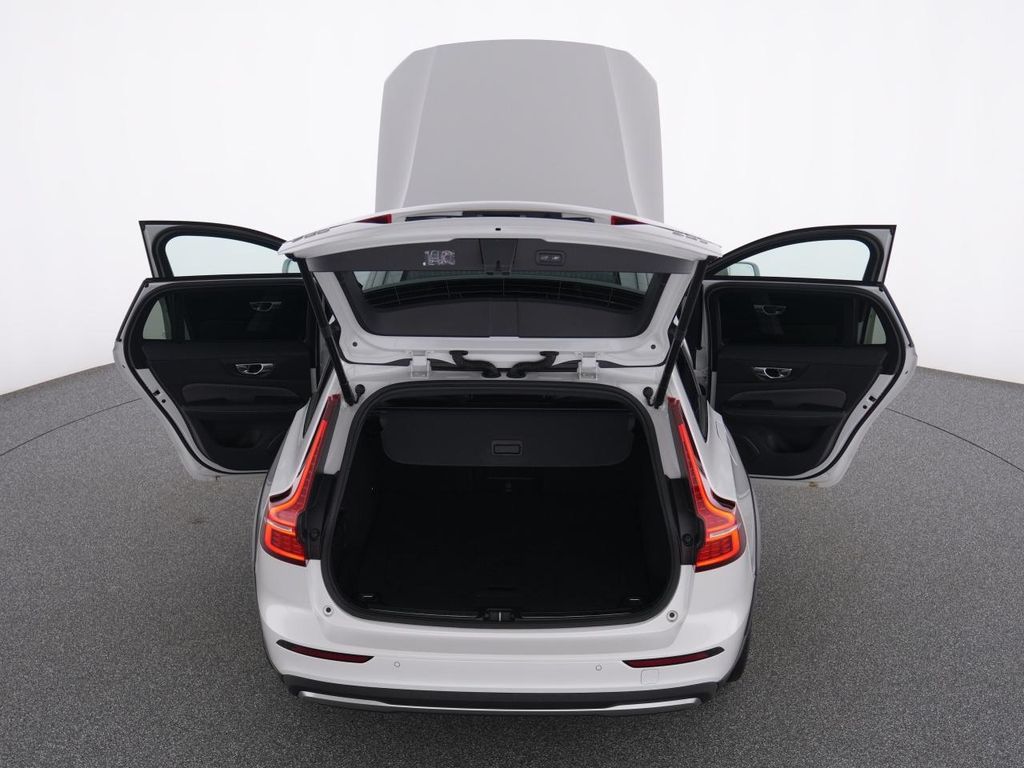 Volvo V60 Cross Country 2023