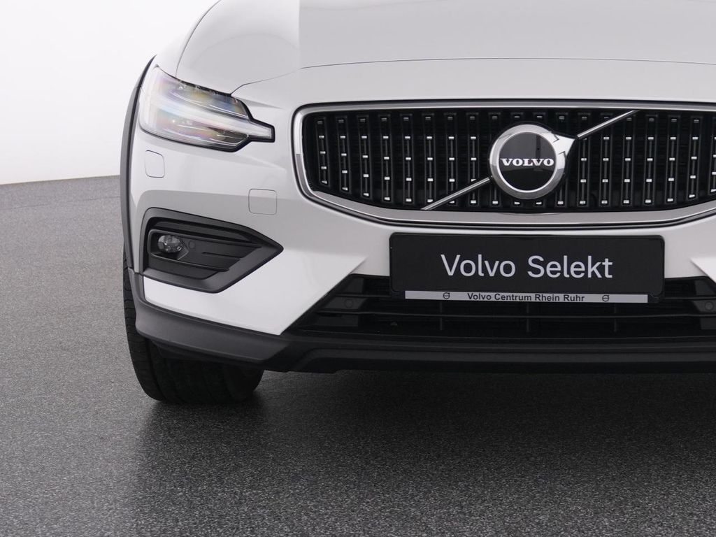 Volvo V60 Cross Country 2023