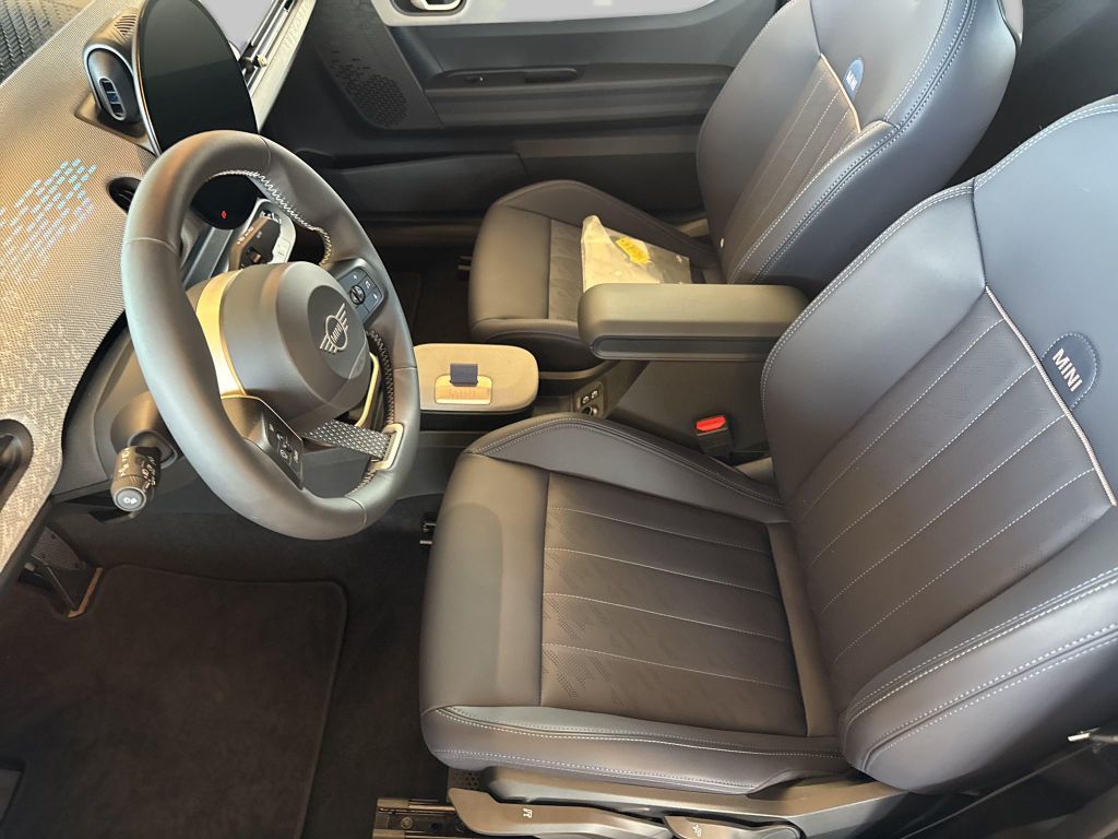 MINI Cooper Cabrio 2024